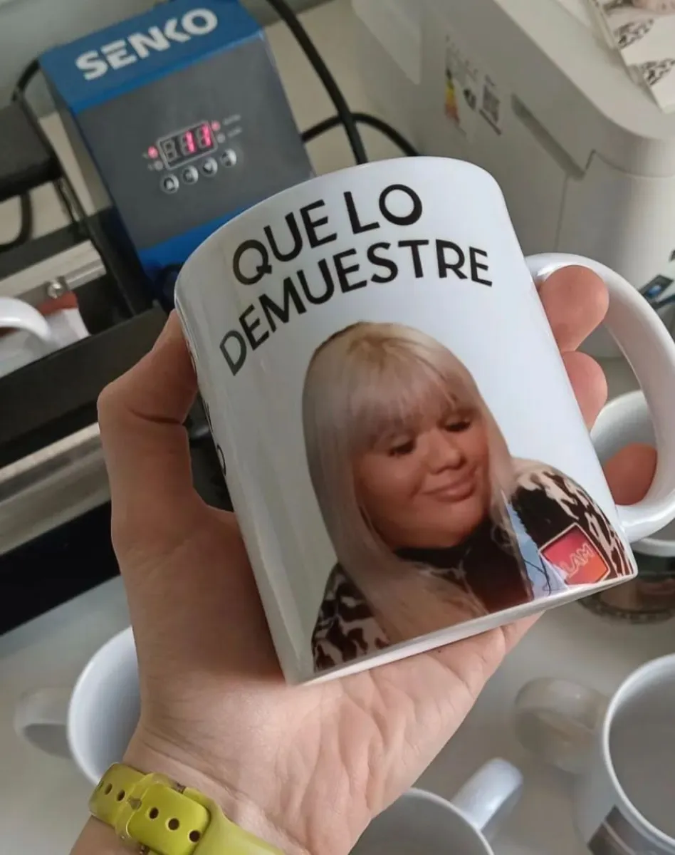 El insólito merchandising de Morena Rial y el cantante que se sumó a la