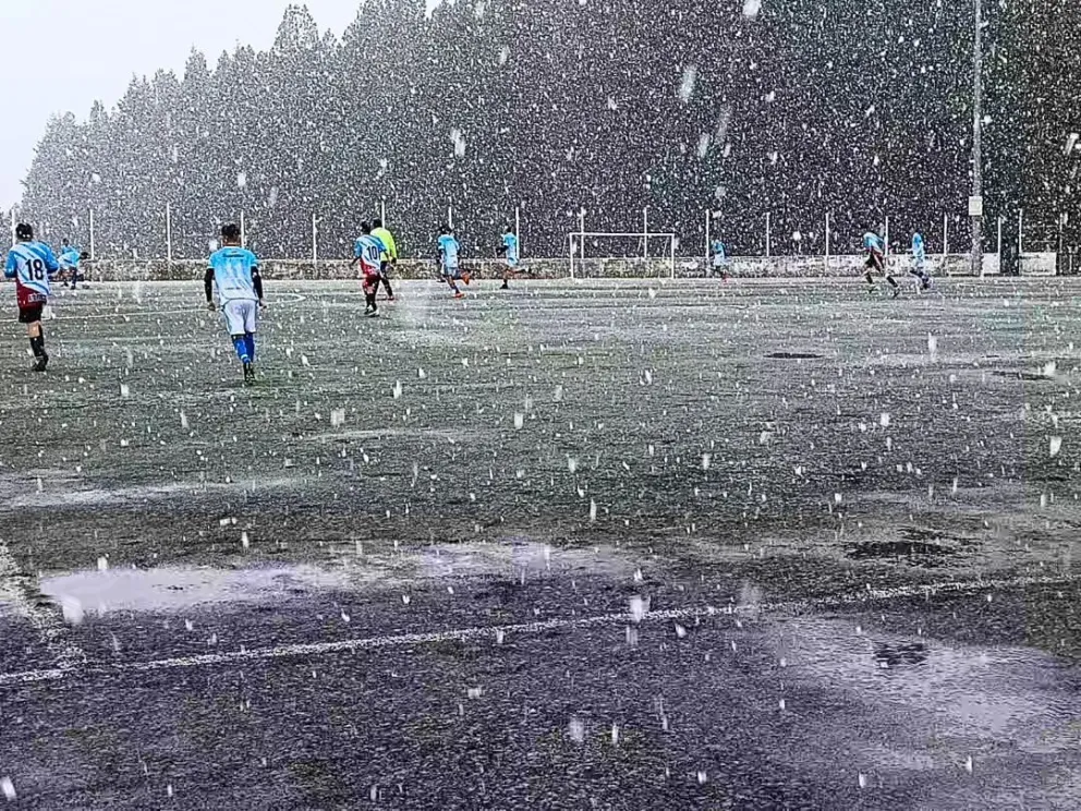 Equipos de fútbol barilochenses buscarán representar a Río Negro en los Juegos Evita
