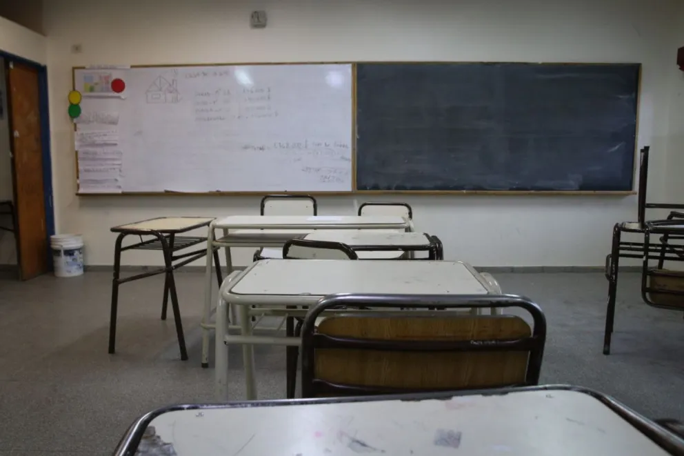 Por falta de calefacción en las ESRN 105 y 132, los padres no mandan a los chicos