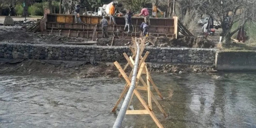 La primera semana del mes de agosto podría estar terminado el puente de Villa Los Coihues