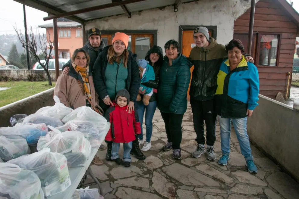 Joven interno del Penal 3 entregó las donaciones de la campaña de alimentos que organizó