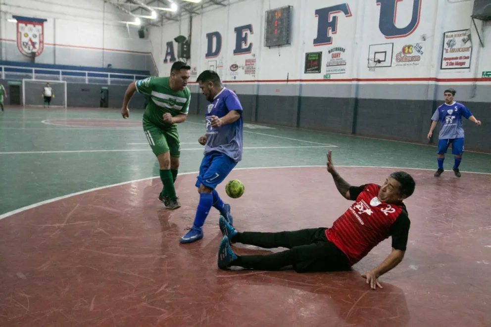 Veteranos y sénior copan el sábado del fútbol libre