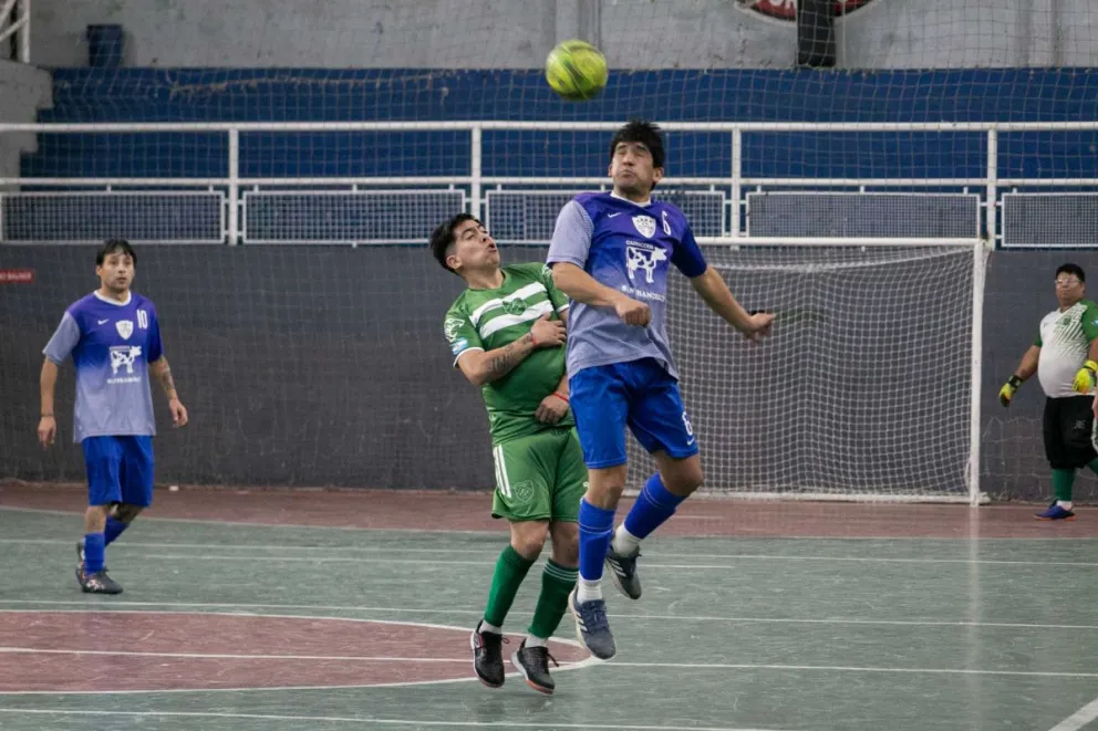 Se dio el clásico en la final de Primera del fútbol libre