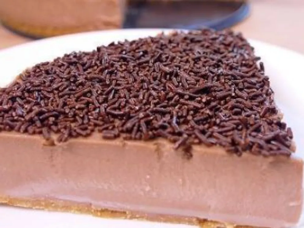 Disfruta de una torta de chocolate suave y fácil de hacer, ¡sin horno!