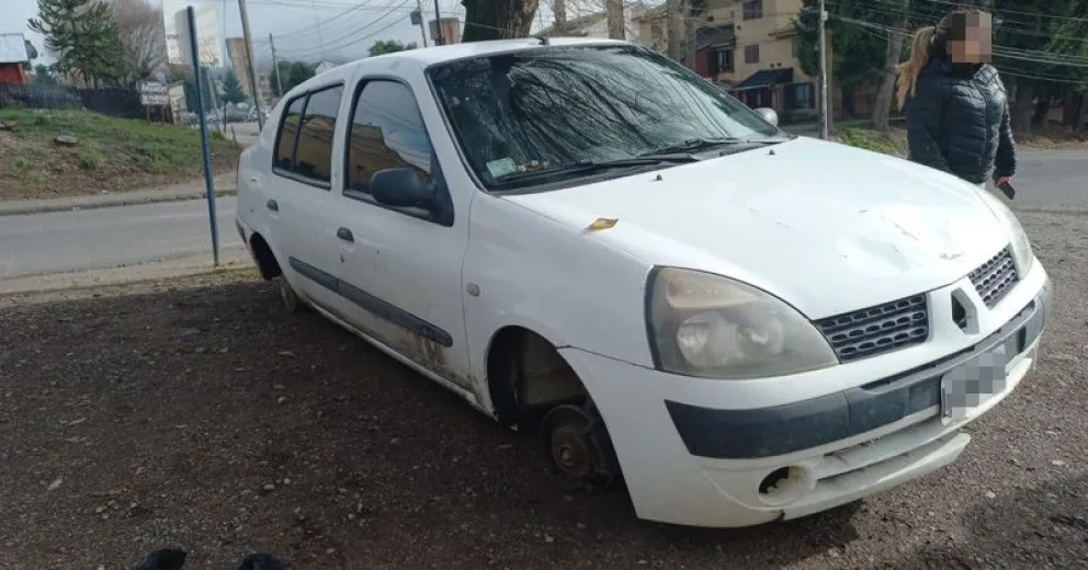 Indignación en un barrio de Bariloche por repetidos robos de cubiertas a vehículos estacionados