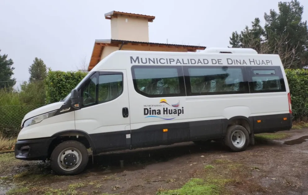 Dina Huapi incorporó un minibus para diferentes usos