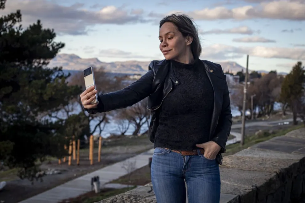 Bariloche disfrutó de un nuevo domingo invernal con turistas y residentes paseando en Costanera