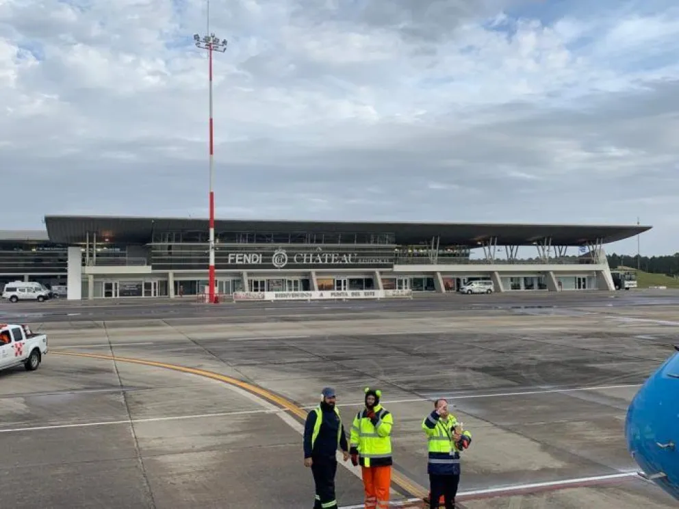 Desde Laguna del Sauce llegarán turistas a Bariloche en un primer vuelo histórico 