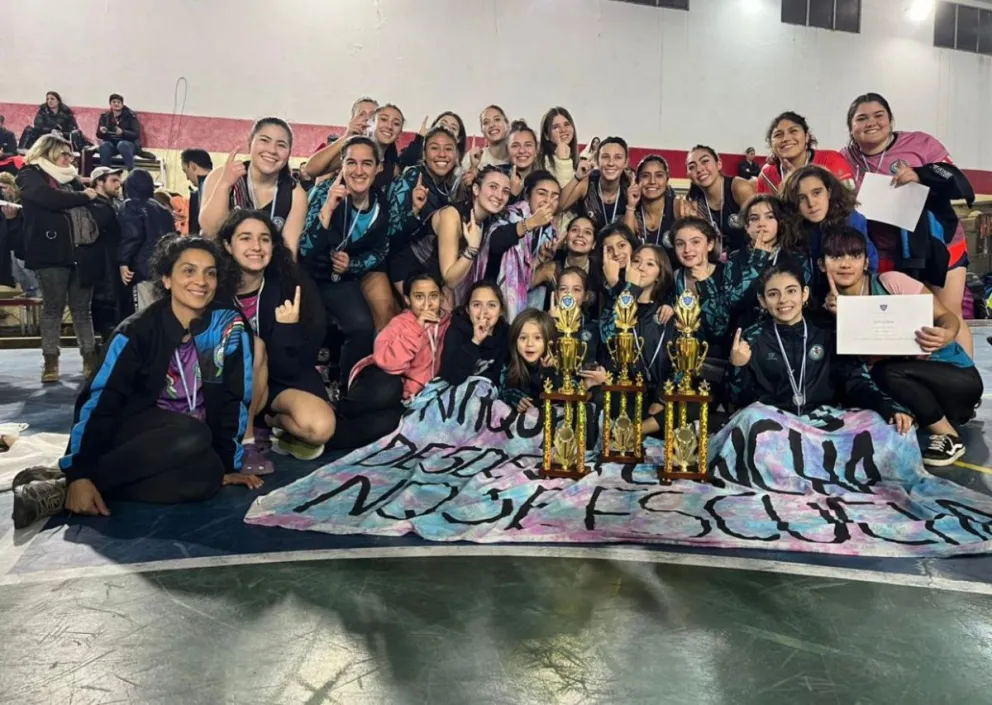 Triple festejo para San Esteban en el playoff de hockey de menores