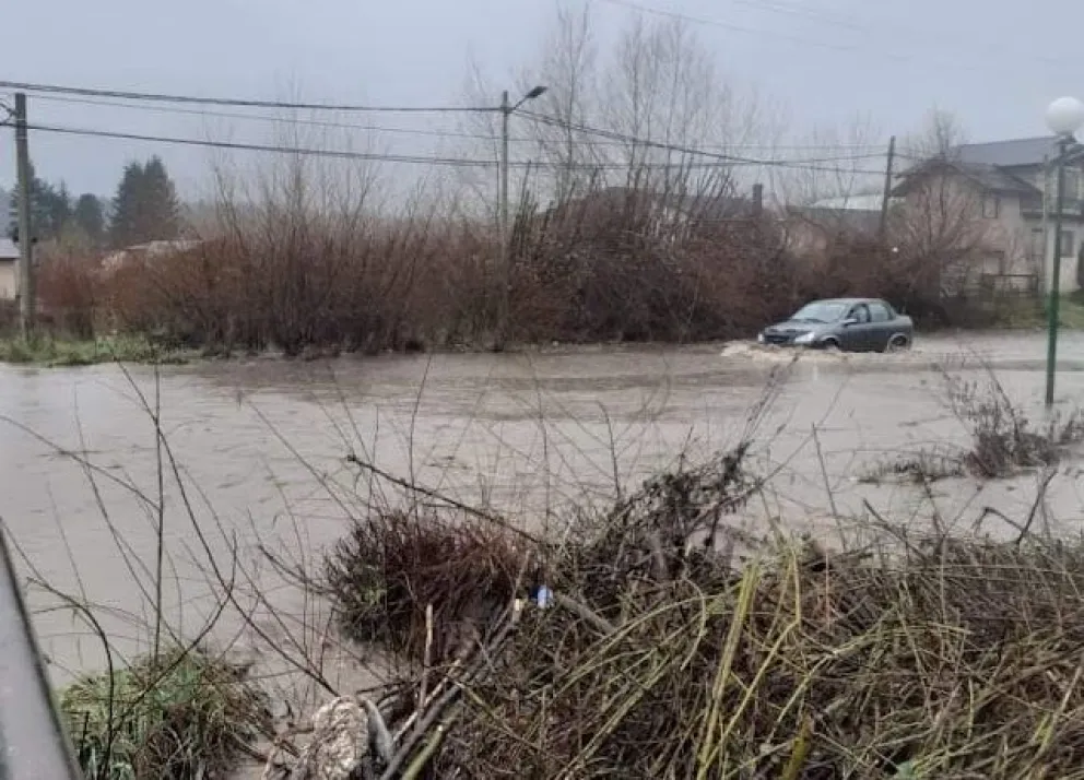 Por posibles inundaciones de viviendas, monitorean barrios de El Bolsón