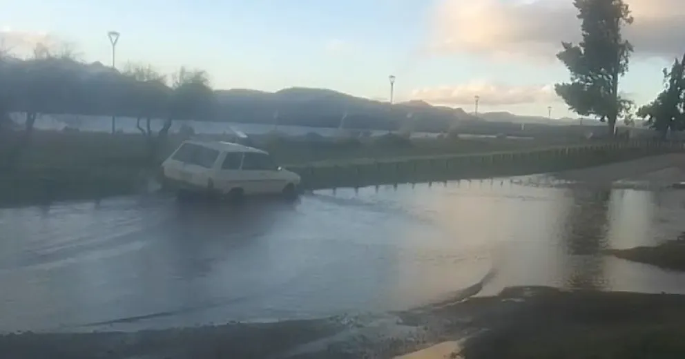 Videos: “Si vienen a Dina Huapi no dejen de traer una embarcación para transitar sin problemas”