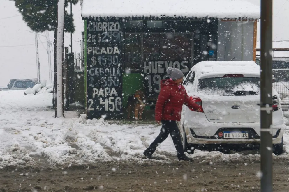 Anuncian nevadas débiles para este martes en Bariloche