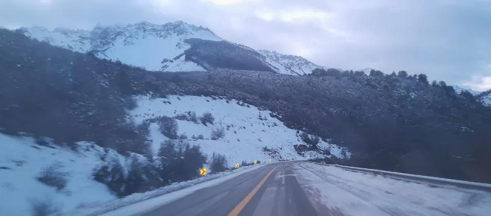 Extremar precaución en Ruta 40 Sur por presencia de hielo y humedad sobre la calzada