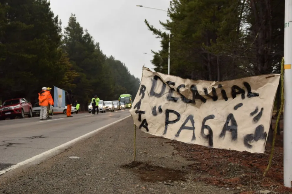 De no cobrar esta tarde, los trabajadores viales evaluarán cortar la ruta nuevamente