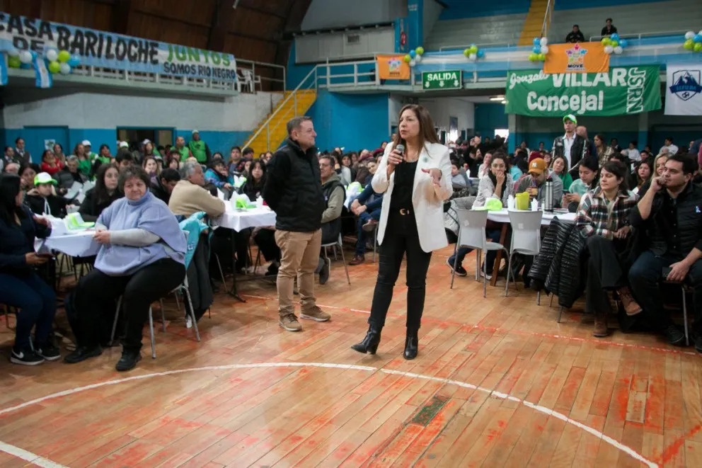 Arabela lanzó su campaña con un gran locro en Bomberos