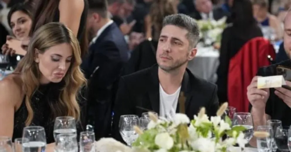 El extraño gesto de Jésica Cirio en la foto que se sacó con Jey Mammón