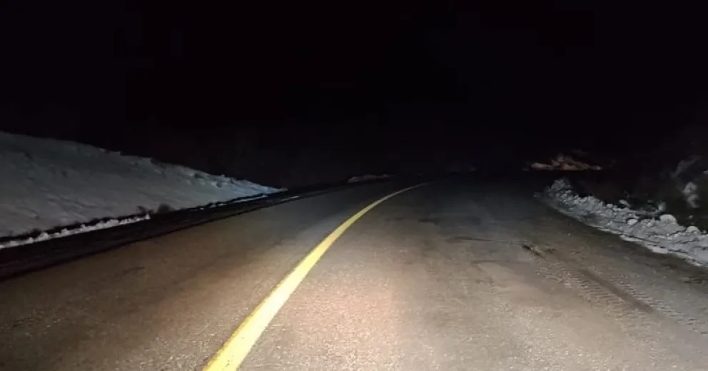 Por intensas heladas nocturnas piden no circular entre Bariloche y El Bolsón si no es necesario