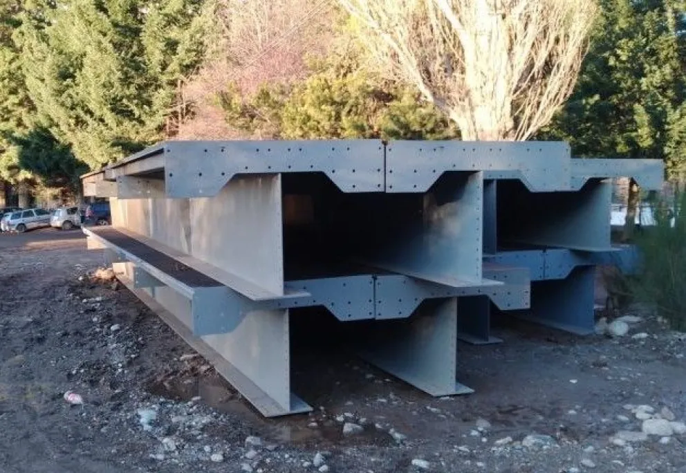 Solicitan despejar la zona para trabajar en el nuevo puente de Villa Los Coihues 