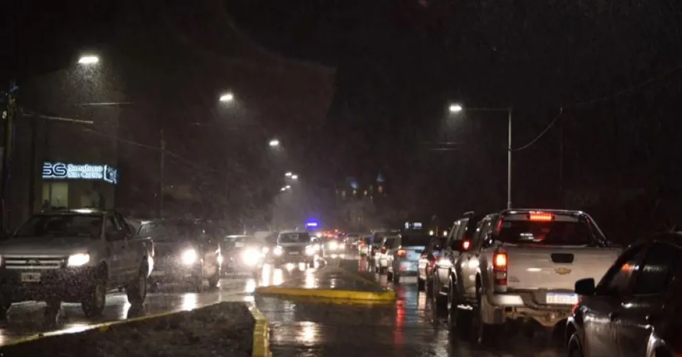 Bustillo y Pioneros colapsaron: fue difícil el regreso a casa en medio de la lluvia y la nieve