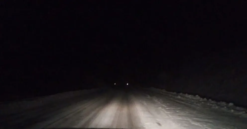 Así está por la noche el tramo entre Bariloche y El Bolsón