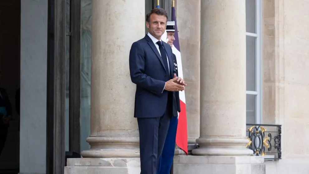 Un horror: el presidente Macron recibió una carta con un dedo adentro