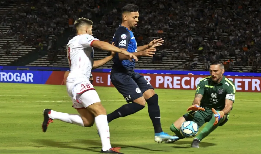 River puede consagrarse campeón sin jugar: depende del resultado de Talleres- Huracán 