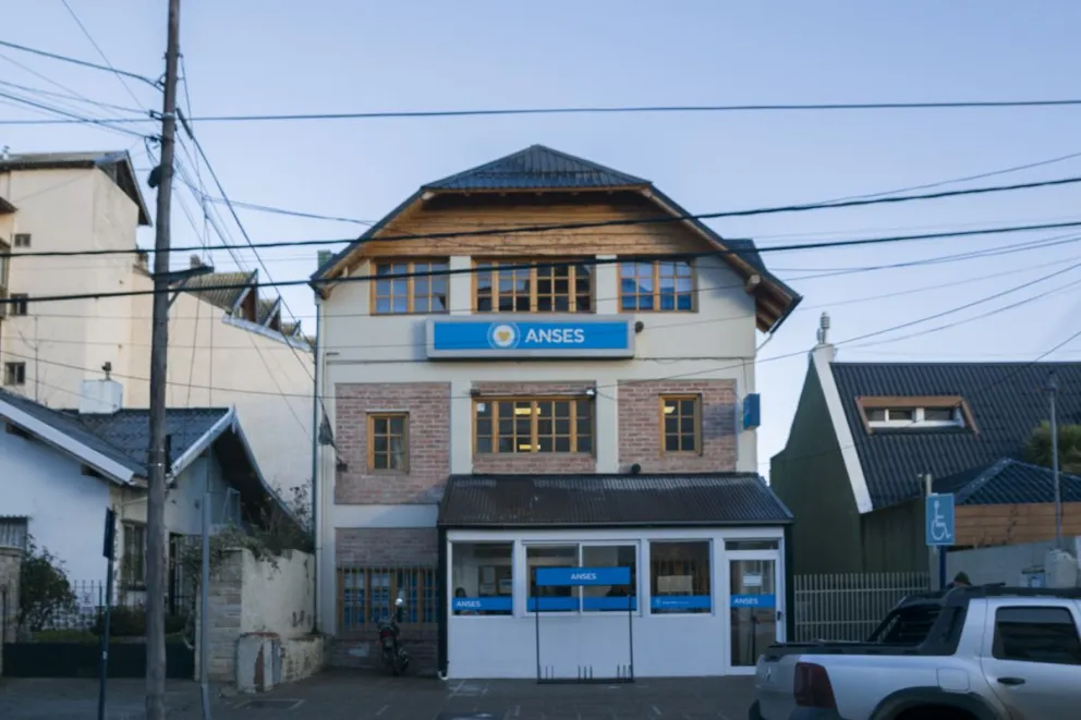 Trabajadores de ANSES Bariloche impulsan para hoy un nuevo paro en contra de los despidos 