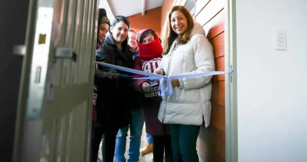 La gobernadora entregó viviendas y escrituras a familias de Bariloche