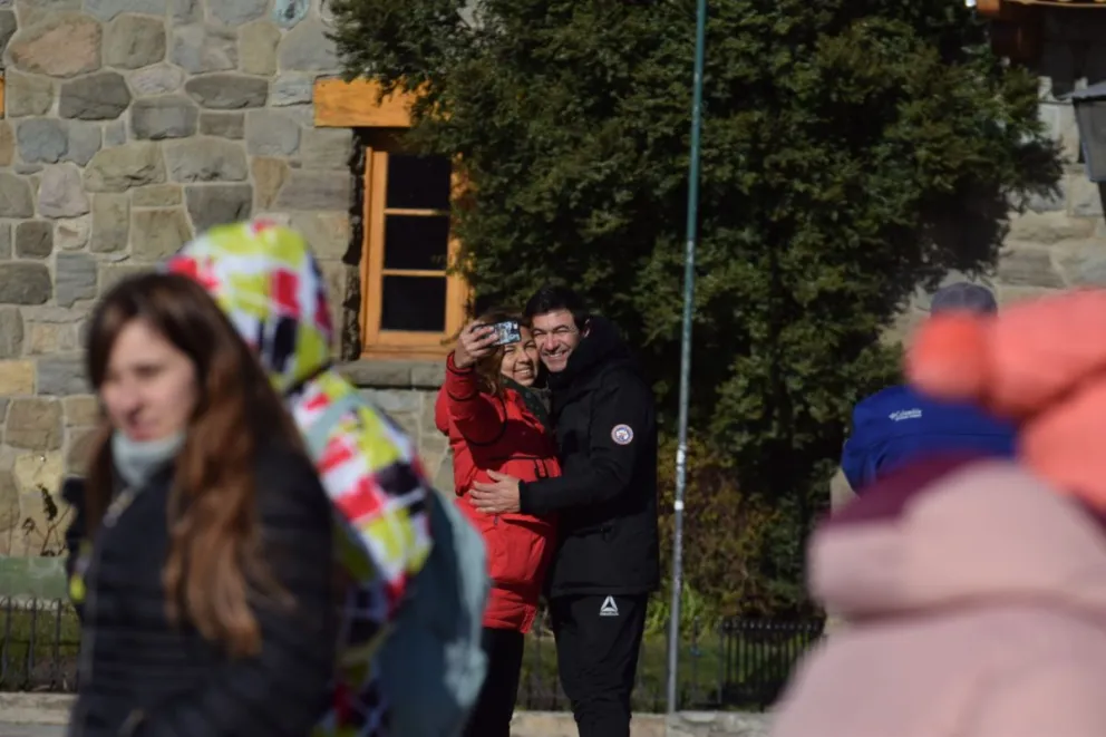 Las ventajas del mercado cambiario generaron un "boom" de turistas uruguayos en Bariloche
