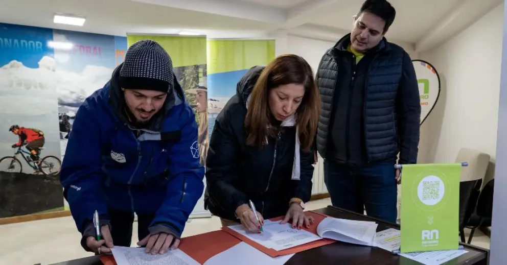 Carreras firmó un convenio para el crecimiento del esquí adaptado