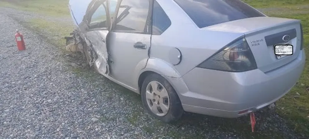 Violento choque entre un camión y una camioneta en Ruta 40 Sur