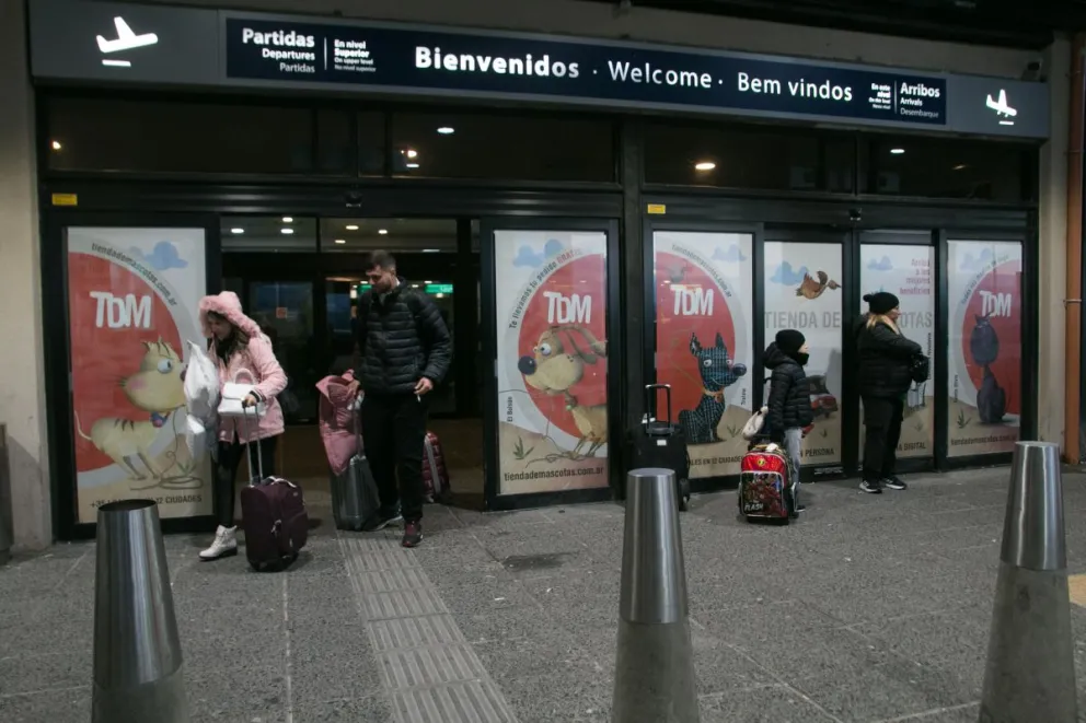 Lo imputaron por intentar tomar un avión en Bariloche con un asta de ciervo en su equipaje