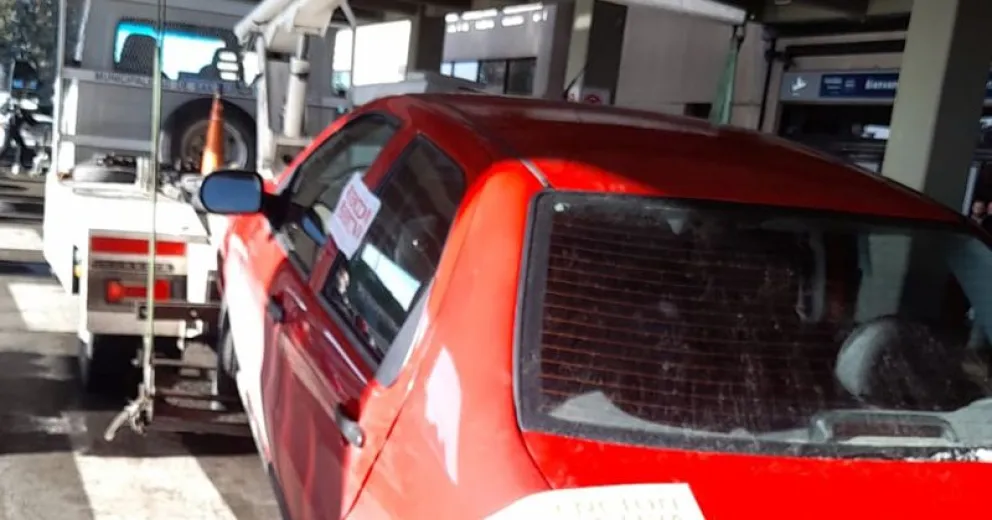 A pesar de los controles, Uber sigue yendo al aeropuerto: secuestraron otros 3 autos