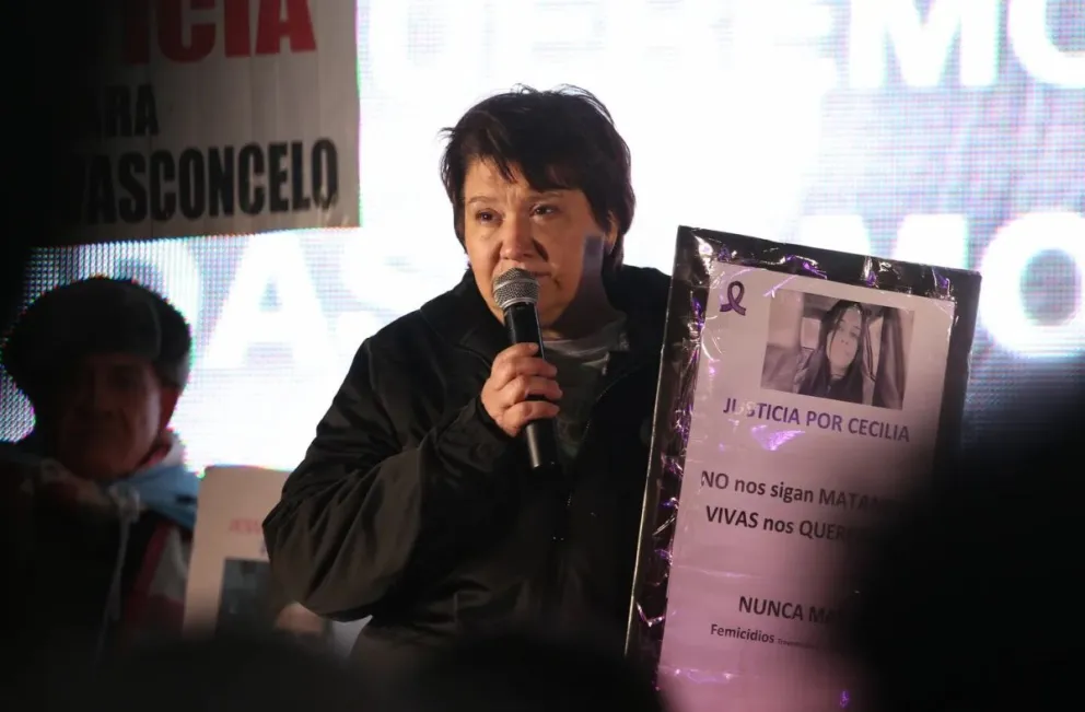 La madre de Cecilia Strzyzowski encabezó una marcha en Buenos Aires para pedir justicia