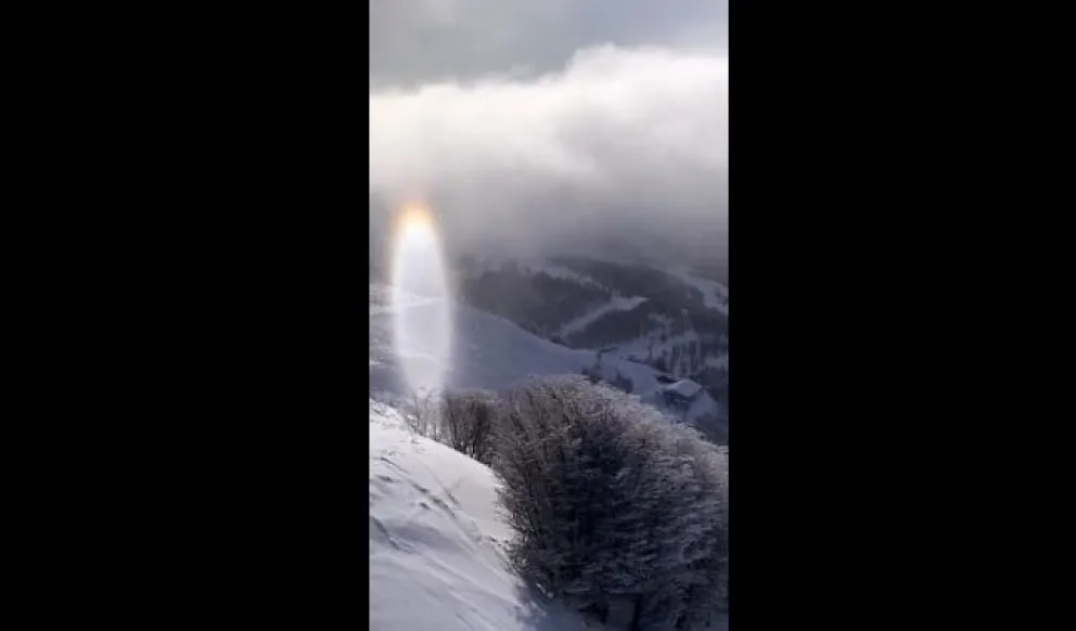 Video: una fotógrafa captó un misterioso agujero blanco en el Cerro Catedral 