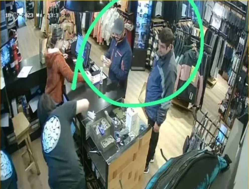 Le robaron la cartera del auto y en un ratito “hicieron un desparramo” con la tarjeta