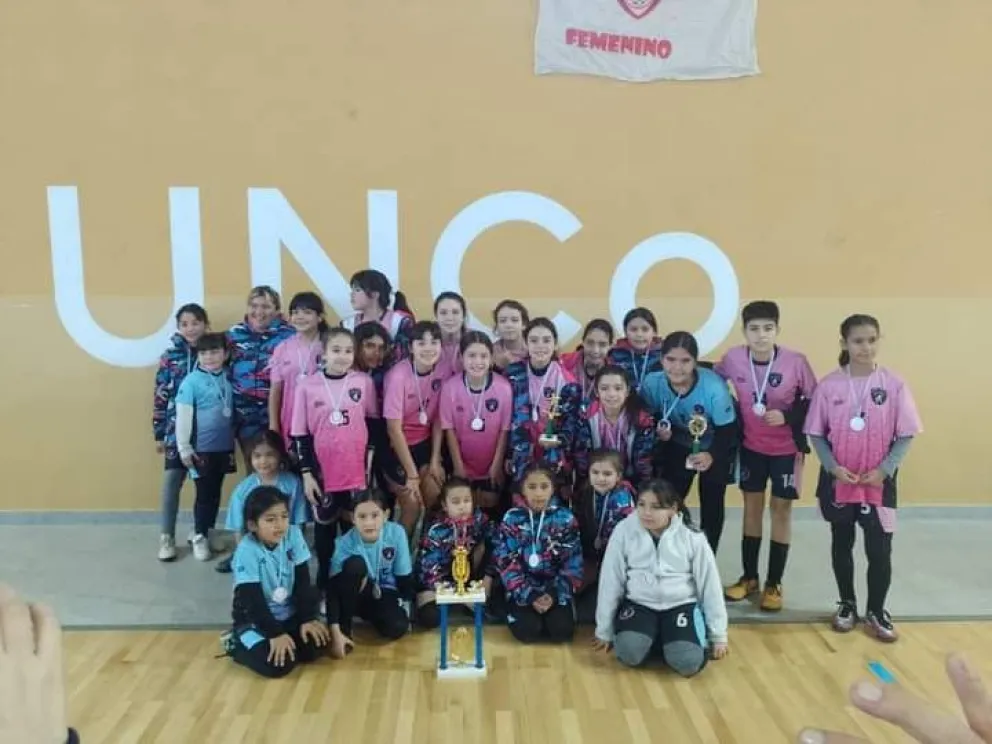 Gran experiencia de escuelitas de fútbol femenino de Roca y Bariloche 