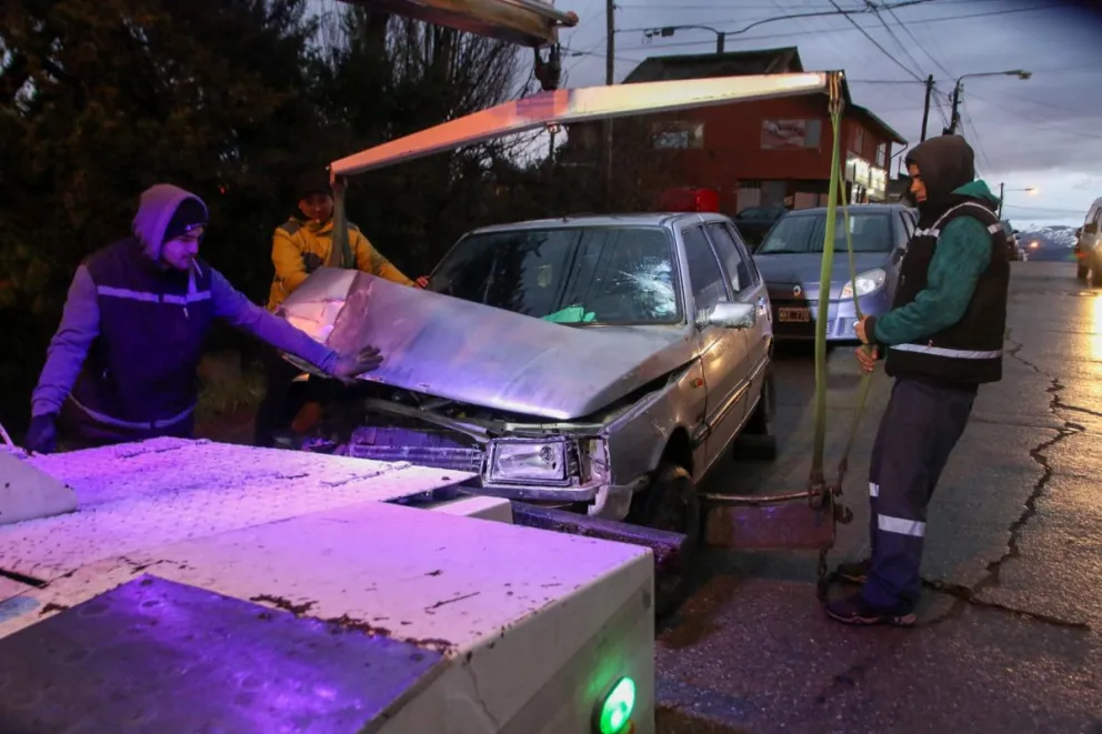 Manejaba con 1,65 de alcohol en sangre y chocó contra una camioneta estacionada