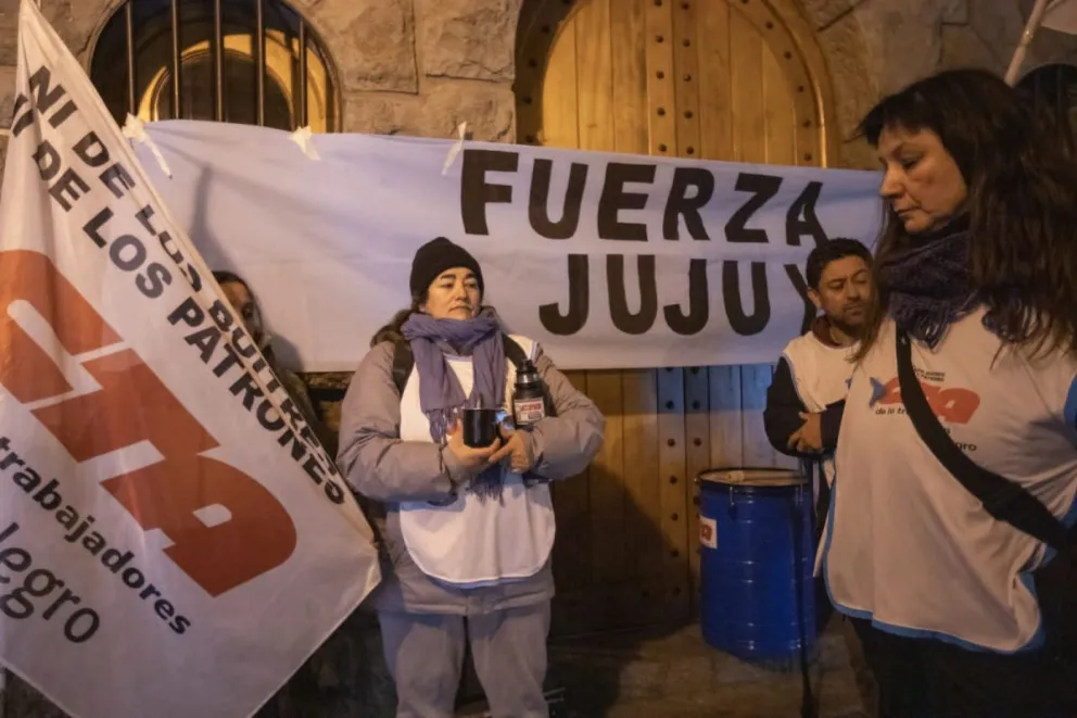 Protesta por la situación en Jujuy: lluvia, poca gente y un llamado a estar atentos contra “la derecha fascista”