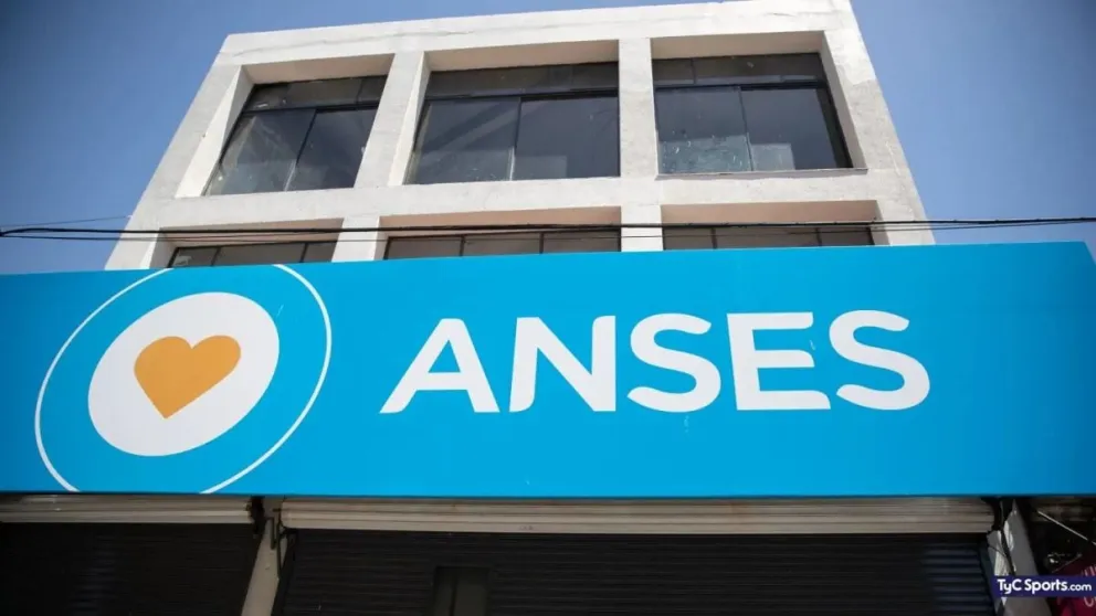AUH, AUE, jubilaciones y más: quiénes cobran este viernes