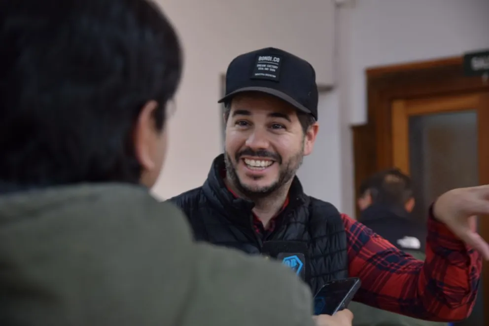 El conductor Nicolás Magaldi de visita en Bariloche expresó que se siente "un vecino más"