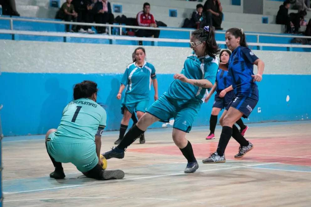 Las chicas del fútbol libre cambiaron de escenario, no de calidad