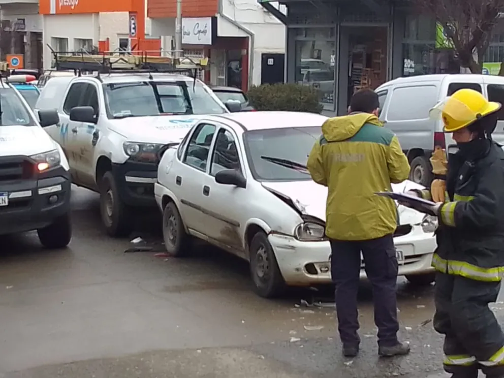 Menor hospitalizada tras violenta colisión en calle Elflein