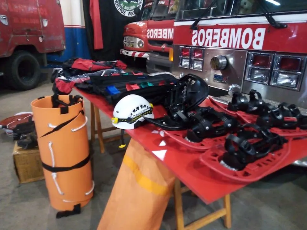 Bomberos Voluntarios de El Bolsón adquirió nuevo equipamiento para rescate en la montaña 