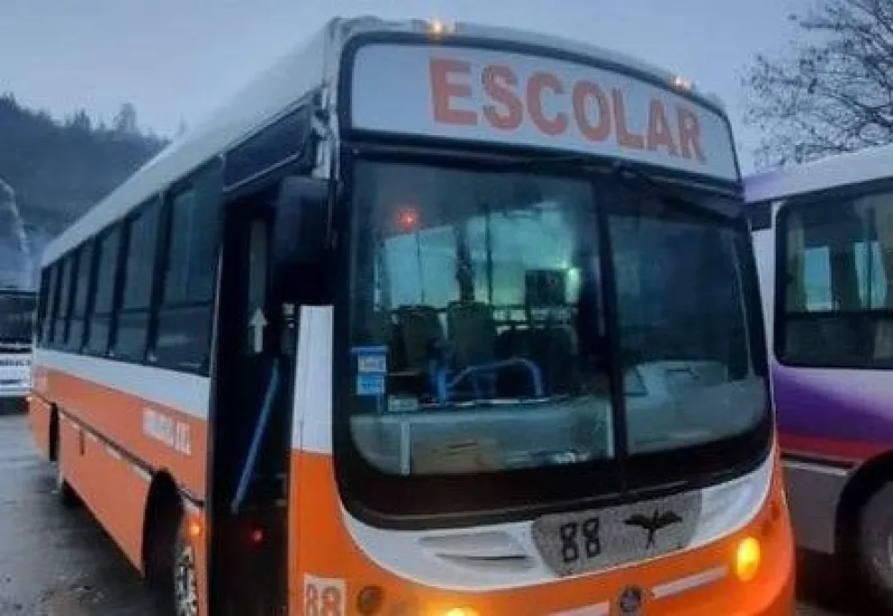 Reclamo de transportes escolares dejan a cientos de chicos a la espera de poder ir a clases