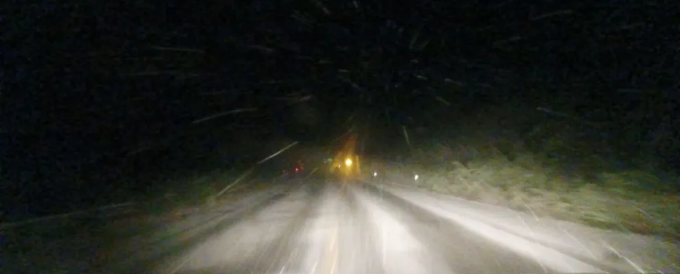 Por acumulación de barro y sectores con hielo solicitan transitar con extrema precaución en rutas 40 y 23