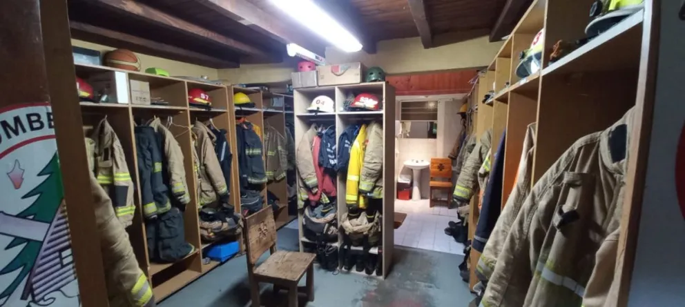 Bomberos Ruca Cura acuartelados en apoyo a un compañero