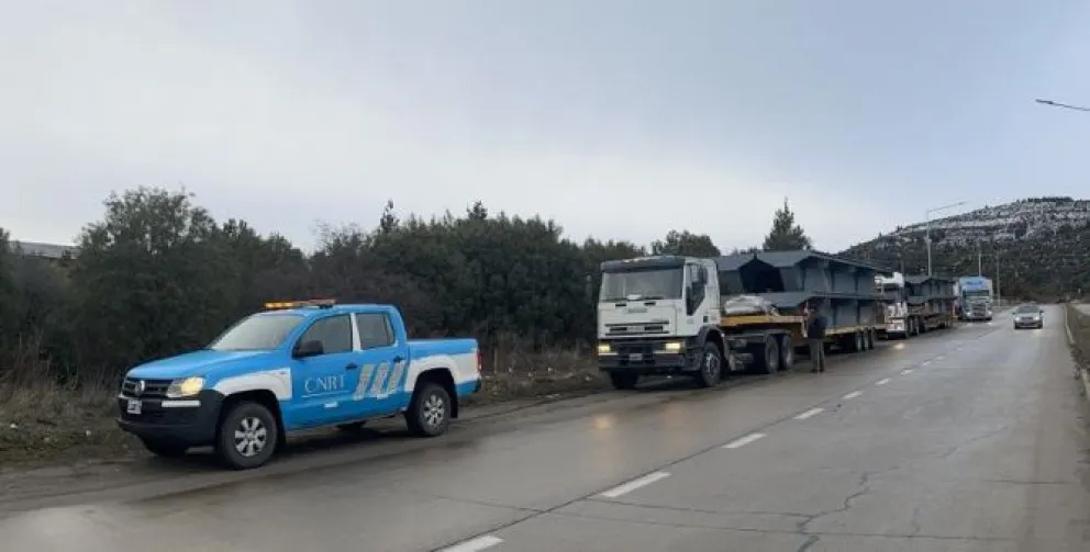 Llegó parte del nuevo puente que instalarán sobre el arroyo Ñireco