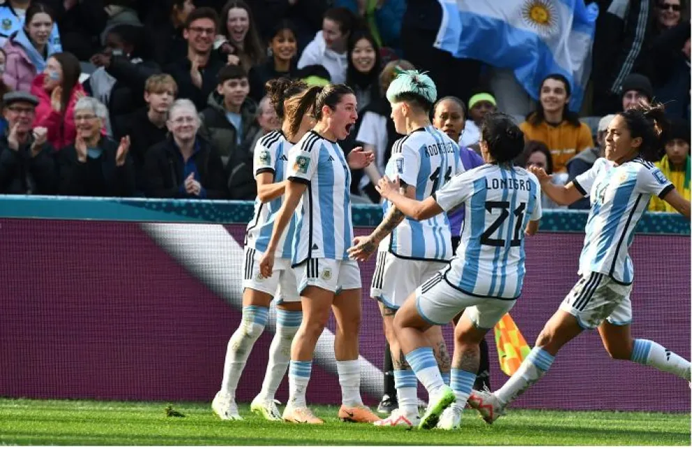 Empate con sabor a poco: Argentina reaccionó y mantiene la ilusión