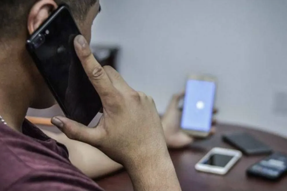 Lo estafaron telefónicamente pidiéndole 40 mil pesos para no denunciar que miraba pornografía